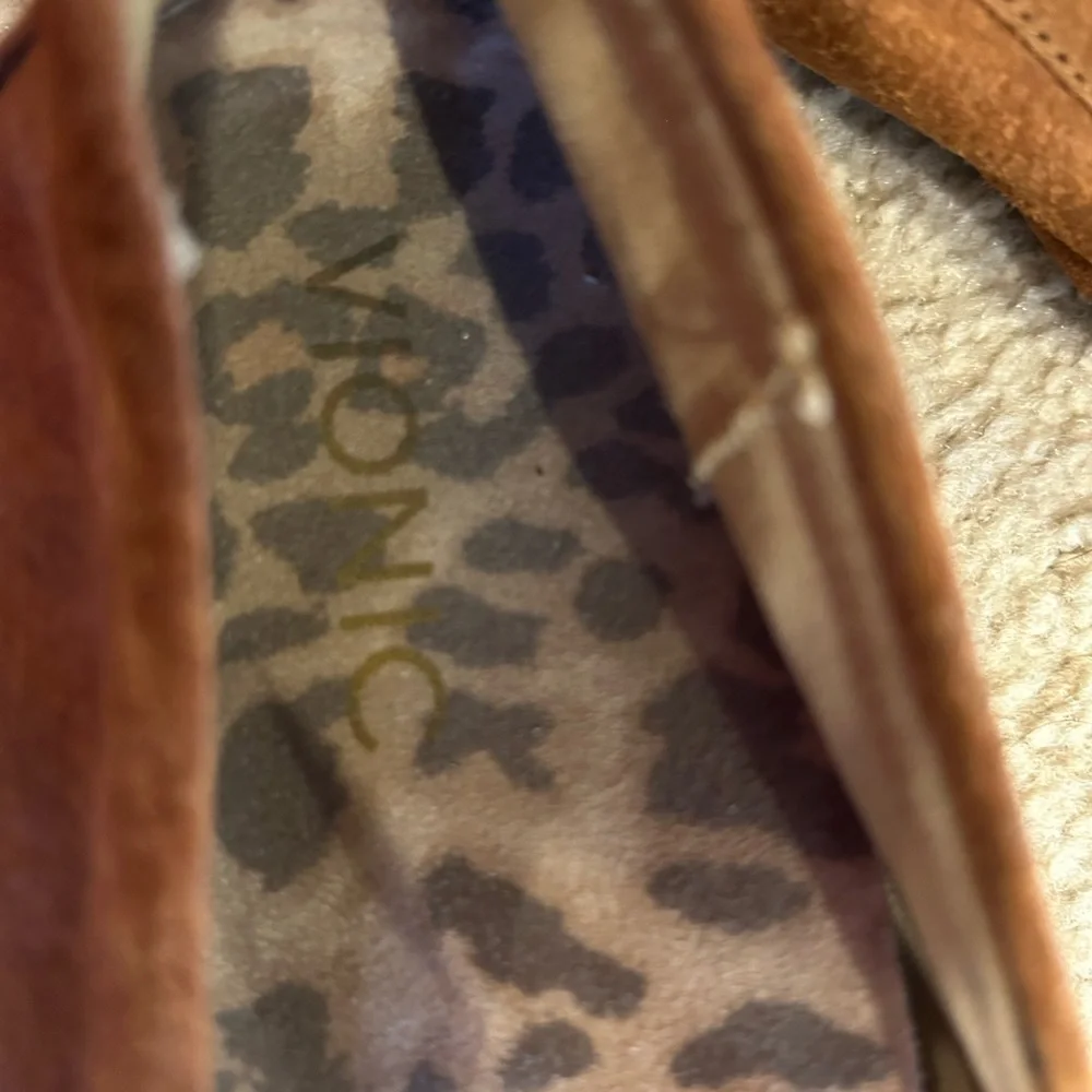 Vionic - Picture 2 of 6